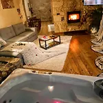 פארק נופש Casa Favo De Mel - Jacuzzi & Piscina - Refugio Na Montanha