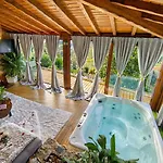 Casa Favo De Mel - Jacuzzi & Piscina - Refugio Na Montanha *