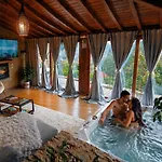 Casa Favo De Mel - Jacuzzi & Piscina - Refugio Na Montanha Tatil parkı