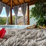 Casa Favo De Mel - Jacuzzi & Piscina - Refugio Na Montanha Tatil parkı *