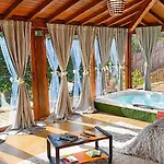 Casa Favo De Mel - Jacuzzi & Piscina - Refugio Na Montanha *