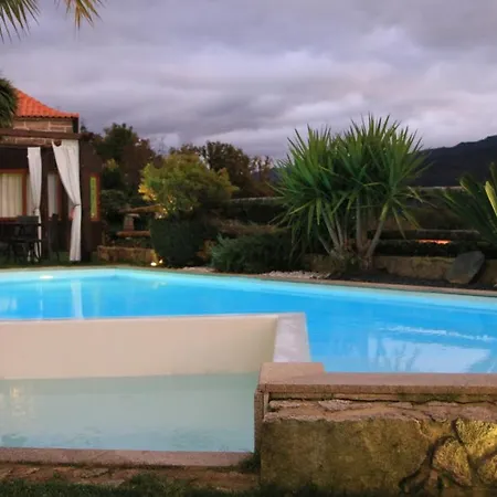 Village de vacances Casa Favo De Mel - Jacuzzi & Piscina - Refugio Na Montanha *