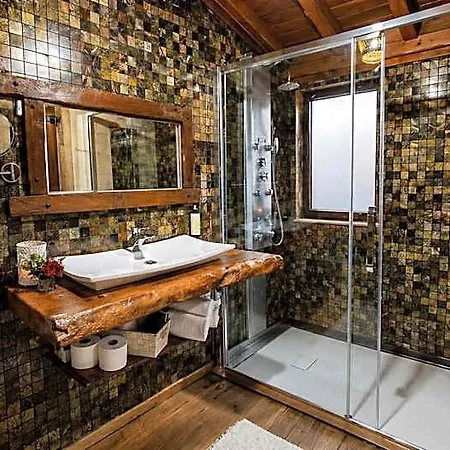 Casa Favo De Mel - Jacuzzi & Piscina - Refugio Na Montanha